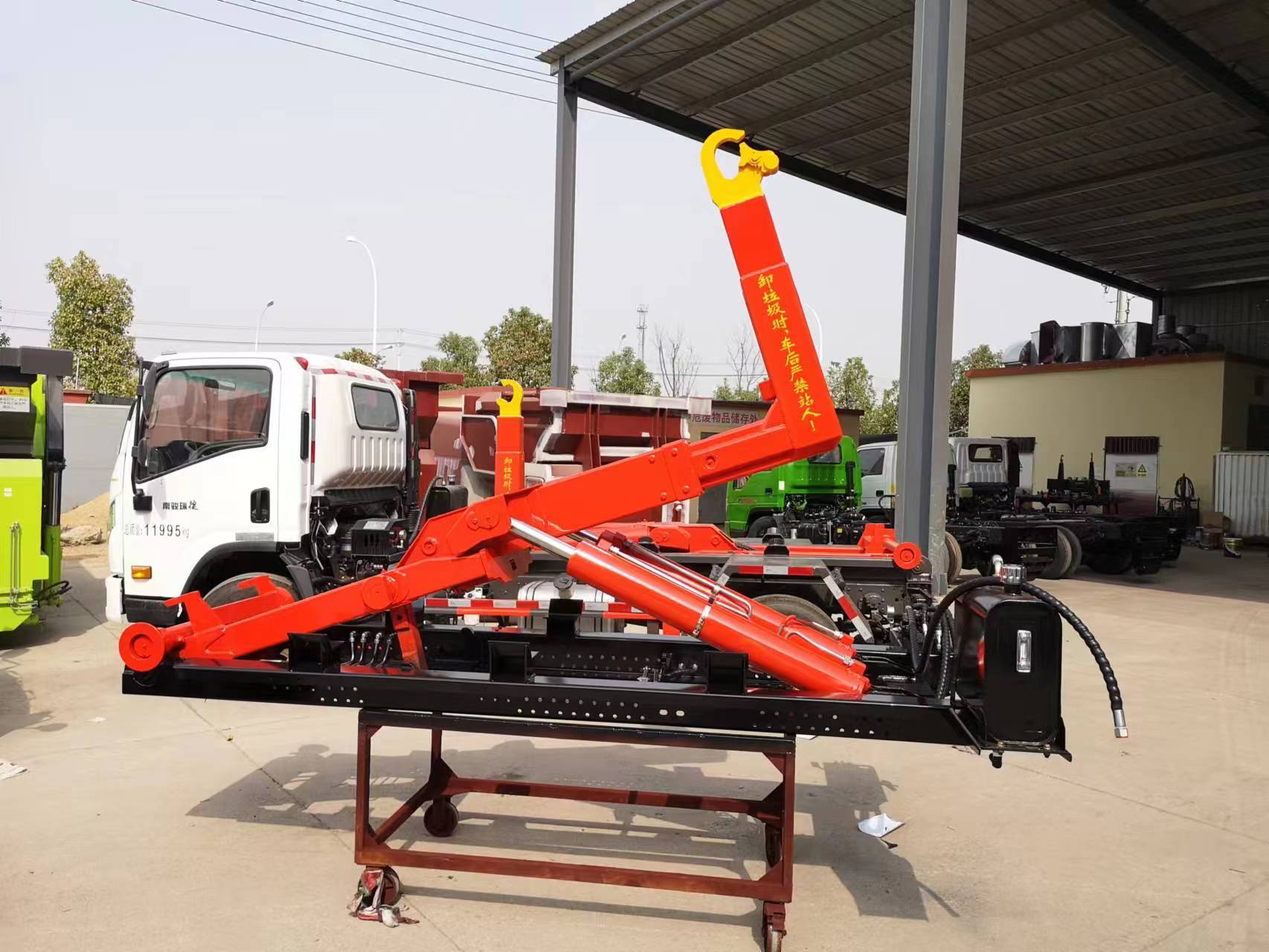 HCIC Revolutionizes Load Handling with Advanced Hook Lift System