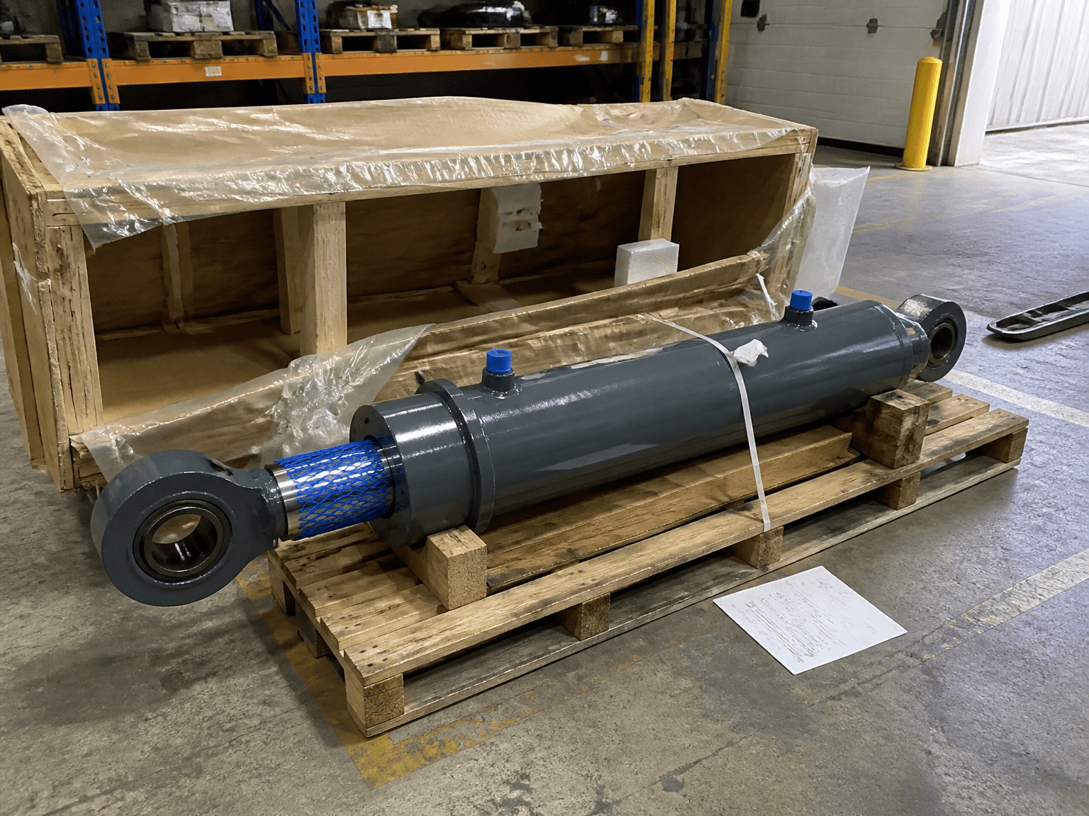hydraulic cylinder delivery inspection with protective packaging and capped ports